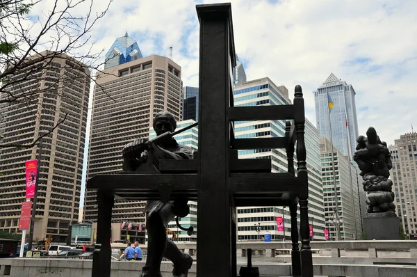 Филадельфия, Пенсильвания: скульптура Бенджамина Франклина — стоковое фото