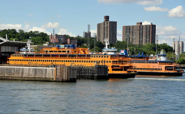 Нью-Йорк: Staten Island Ferries — стоковое фото