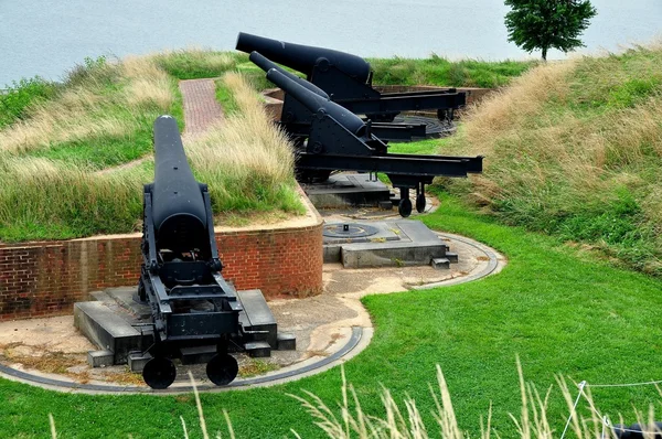 Baltimore, MD: Fort McHenry Cannons — Stock Photo, Image