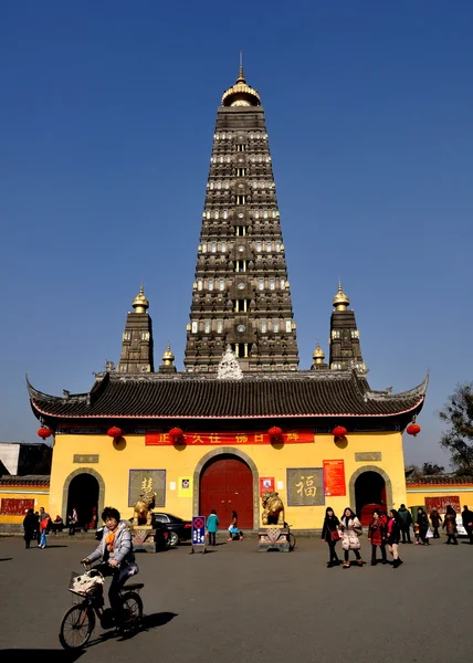 Pengzhou, China: Long Xing Temple — Stock Photo, Image