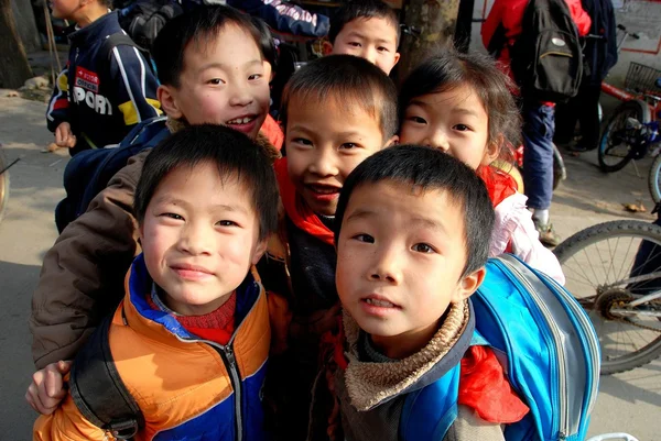 Pengxhou Townshop, China: Chinese School kinderen — Stockfoto