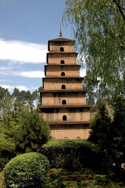 Kunming, China: Wild Goose Pagoda Replica — Stockfoto