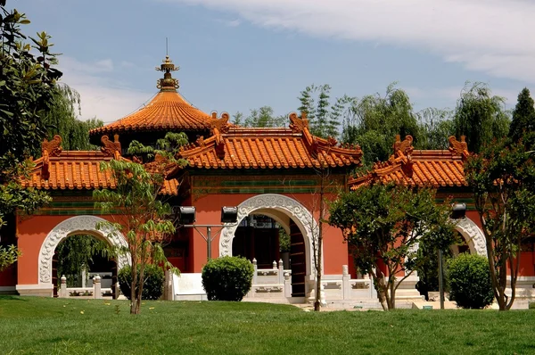 Kunming, China: Entrance Gate to Beijing Garden — Zdjęcie stockowe