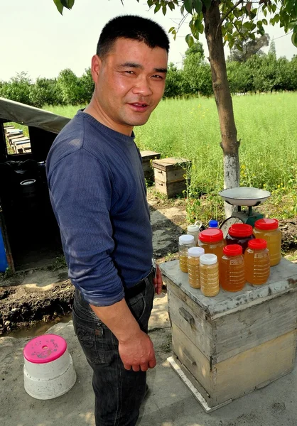 Pixian, China: Man Selling Honey — Stock Photo, Image