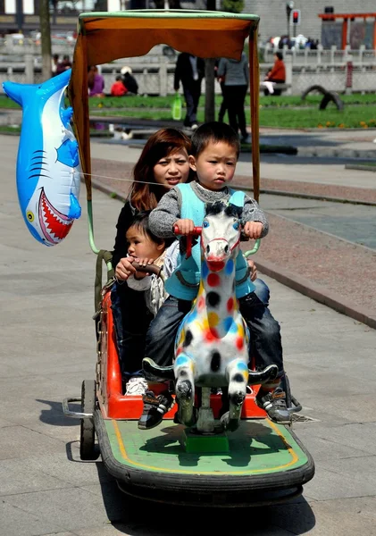 Dujiangyan, China: Mo — Foto de Stock