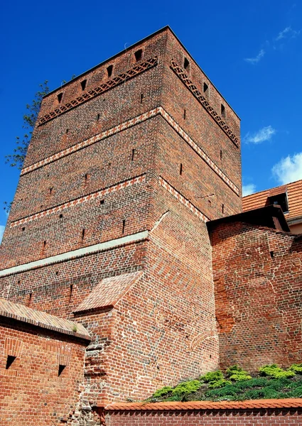 Torun, Polsko: Šikmá věž obranná zeď — Stock fotografie