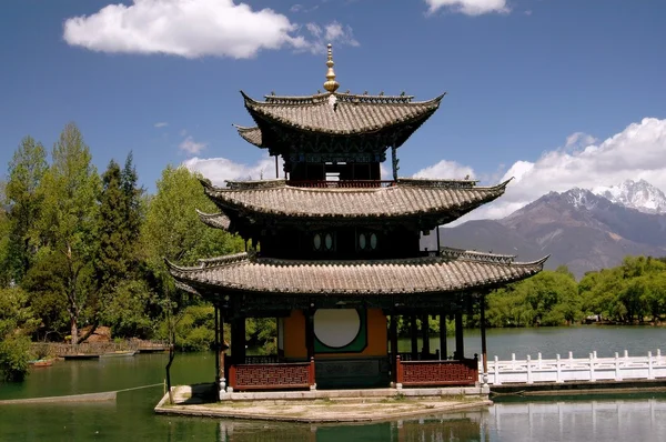 Lijiang,China: Water Pavilion at Black Dragon Pool Park — Stock Photo, Image