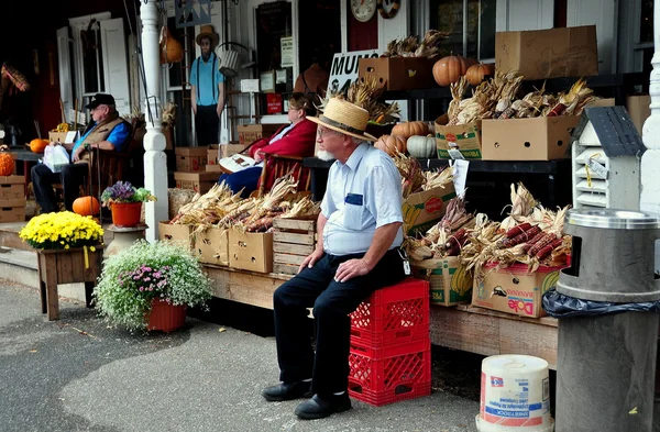 Bird-in-Hand, Pennsylvania: Mennonite Man at Store — Stockfoto