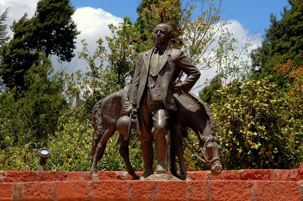 Lijiang, China: J.V. Rock Statue — Stock Photo, Image