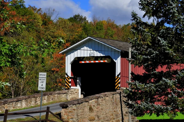 East Earl Township, Pennsylvania: Weaverland Road Covered Bridge — Stockfoto