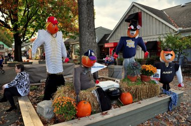 Intercourse, Pennsylvania: Scarecrow Decorations at Kitchen Kettle Village