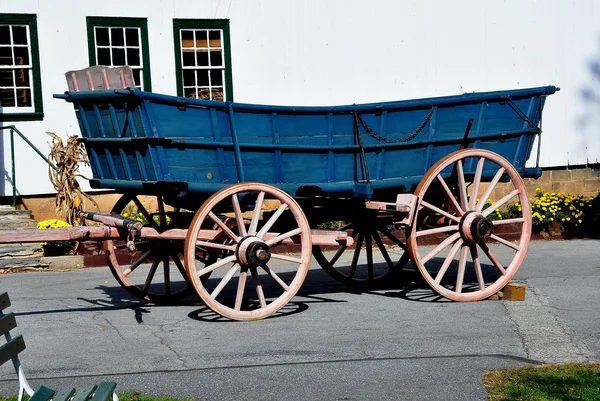 Lancaster, Pennsylvania: Wooden Wagon at Amish Farm Museum — Stock Photo, Image