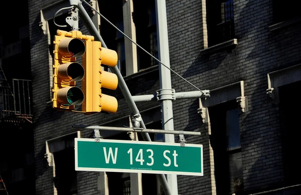 NYC:  Street Light and Sign — Φωτογραφία Αρχείου