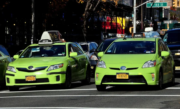 NYC:  Green Taxicabs — Stock Photo, Image