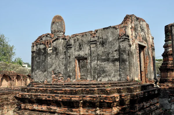 Lopburi, Tailandia: Ruinas de Wat Mahathan — Foto de Stock