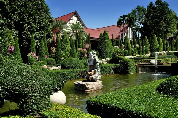 Pattaya, Tailândia: Topiary Garden at Nong Nooch Tropical Gardens — Fotografia de Stock