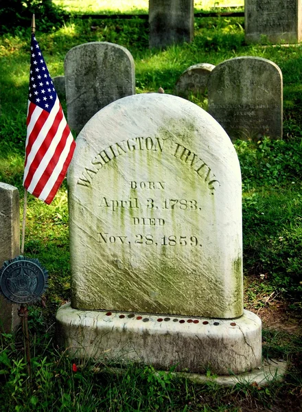 睡谷，纽约州： 华盛顿 · 欧文的墓碑 — 图库照片