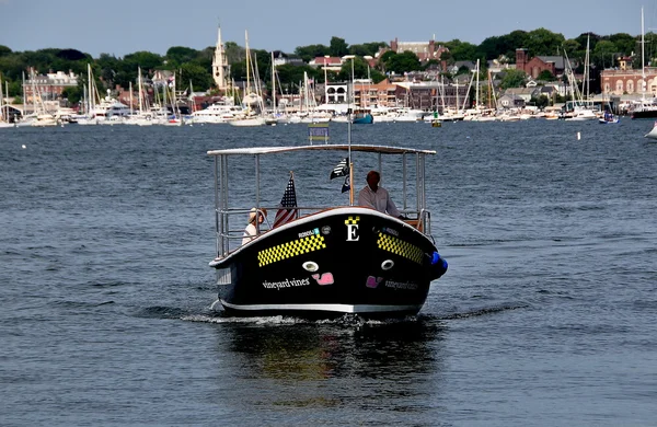 Newport, Ri: Wijngaard wijnstokken Water Taxi Shuttle — Stockfoto