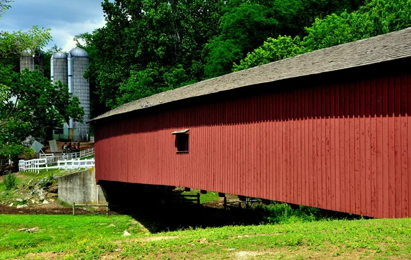 Quarryville, Pa: Mount Pleasant Road täckta bron — Stockfoto