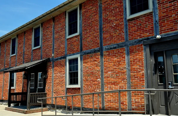 Lititz, Pennsylvania: 18th century Fachwerk Meeting House — Stock Photo, Image