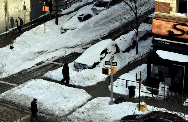 Νέα Υόρκη: Αυτοκίνητα, θαμμένος στο χιόνι — Φωτογραφία Αρχείου