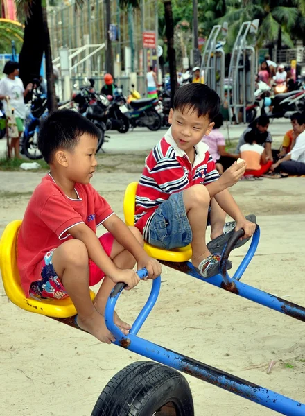 Пхукет, Таиланд: двое детей из Таиланда — стоковое фото