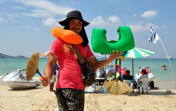 Phuket, Thailand: Thai strand leverancier — Stockfoto