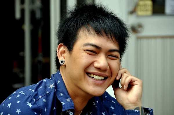 Patong, Thajsko: Usmívající se thajské mládeží — Stock fotografie