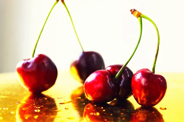 Cereja Doce Fruta Bagas Cereja Vermelhas Maduras Com Folhas Cerejas — Fotografia de Stock