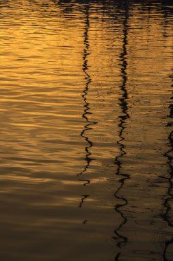 gün batımında yelkenli gemi