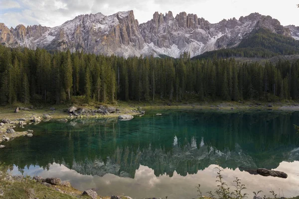 意大利Trentino Alto Adige Carezza湖上的落日 — 图库照片