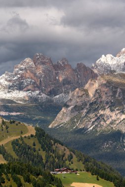 İtalya 'da Trentino Alto Adige' de Sella Geçidi panoraması