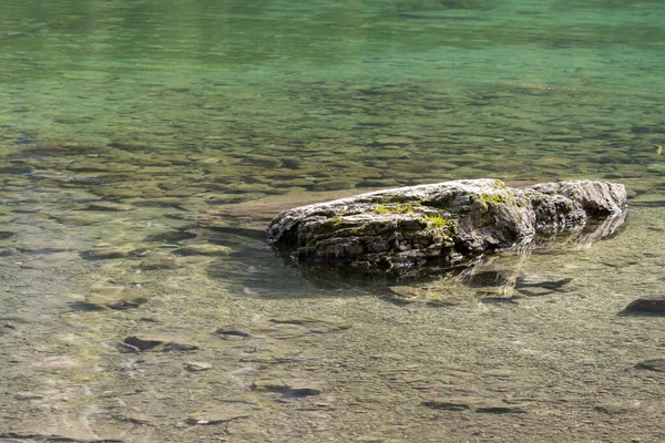 Przebłyski Szczegóły Tovel Lake Trentino Alto Adige Włoszech — Zdjęcie stockowe