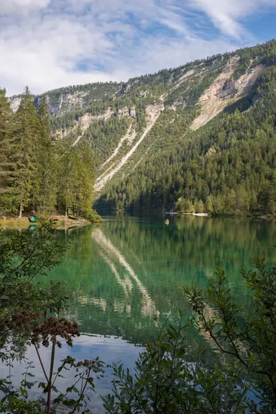 Talya Daki Trentino Alto Adige Deki Tovel Gölü Nün Ayrıntıları — Stok fotoğraf