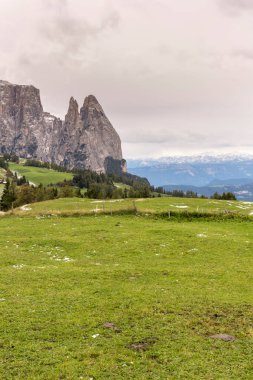 İtalya 'nın Trentino Alto Adige bölgesindeki Siusi Alplerinde ilk kar yağışıydı.