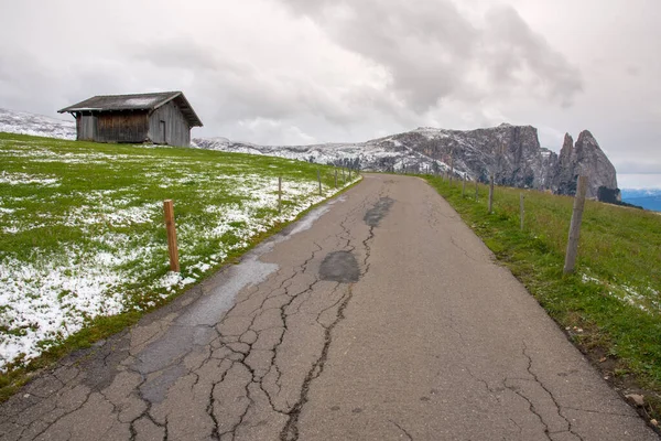 意大利Trentino Alto Adige的Siusi阿尔卑斯山景观上的第一场雪 — 图库照片