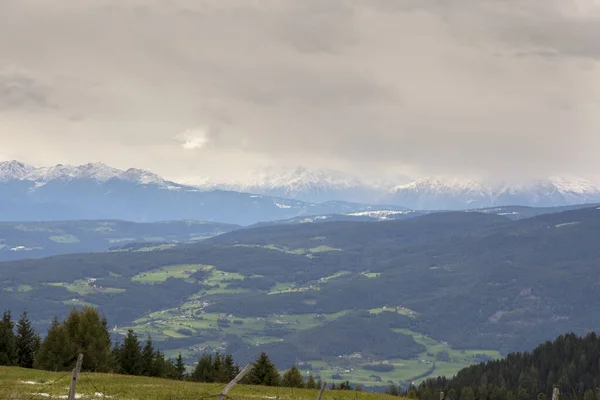 意大利Trentino Alto Adige的Siusi阿尔卑斯山景观上的第一场雪 — 图库照片