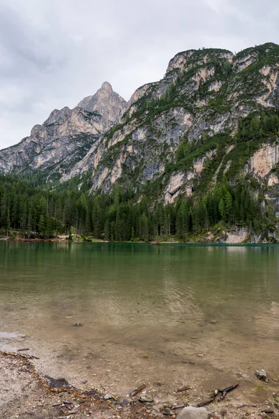 Przebłyski Szczegóły Krajobraz Nad Jeziorem Braies Trentino Alto Adige Włoszech — Zdjęcie stockowe