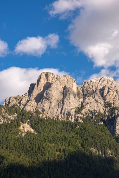 意大利Trentino Alto Adige的Vigo Fassa风景与山区 — 图库照片