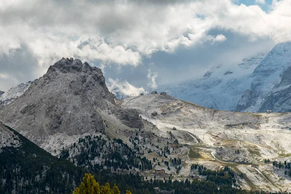 Talya Nın Trentino Alto Adige Kentindeki Braies Gölü Üzerindeki Dağ — Stok fotoğraf