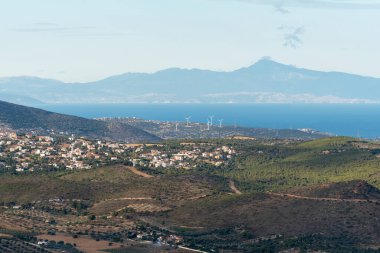Yunanistan 'da gün batımında Keratea tepelerinden deniz manzarası