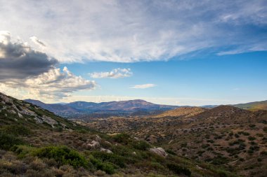Yunanistan 'da gün batımında Keratea tepelerinden deniz manzarası