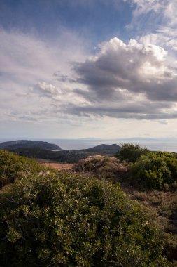 Yunanistan 'da gün batımında Keratea tepelerinden deniz manzarası