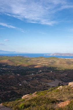 Yunanistan 'da gün batımında Keratea tepelerinden deniz manzarası