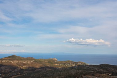 Yunanistan 'da gün batımında Keratea tepelerinden deniz manzarası