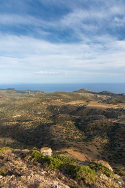 Yunanistan 'da gün batımında Keratea tepelerinden deniz manzarası