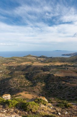 Yunanistan 'da gün batımında Keratea tepelerinden deniz manzarası