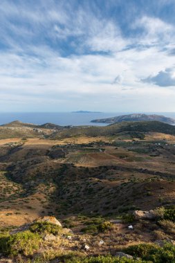 Yunanistan 'da gün batımında Keratea tepelerinden deniz manzarası