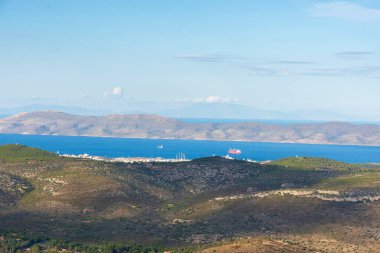 Yunanistan 'da gün batımında Keratea tepelerinden deniz manzarası
