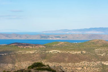 Yunanistan 'da gün batımında Keratea tepelerinden deniz manzarası